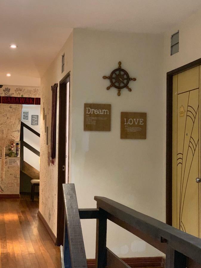 My Place Hotel & Lodge Κουτσίνγκ Εξωτερικό φωτογραφία